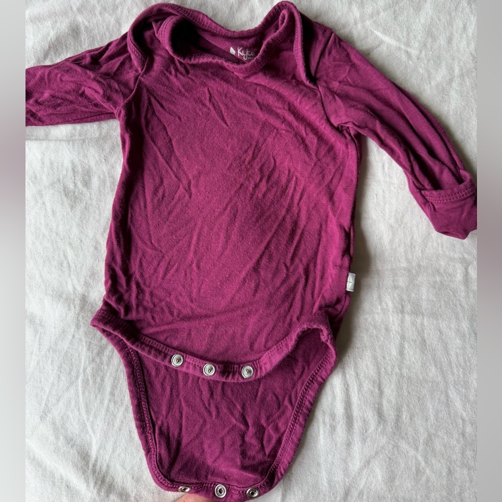 Kyte baby newborn onesie .